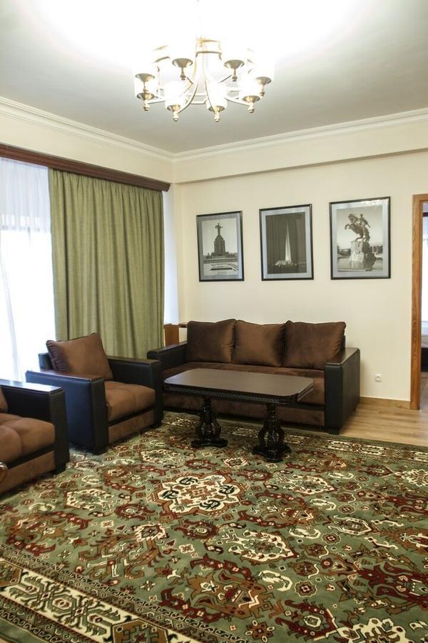 Hotel Plaza Viktoria Gyumri Esterno foto