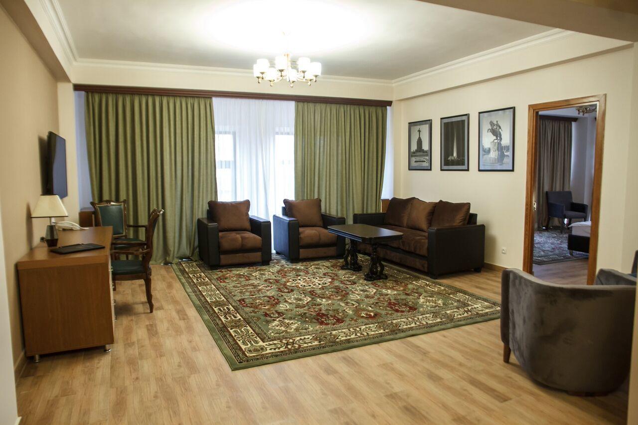 Hotel Plaza Viktoria Gyumri Esterno foto
