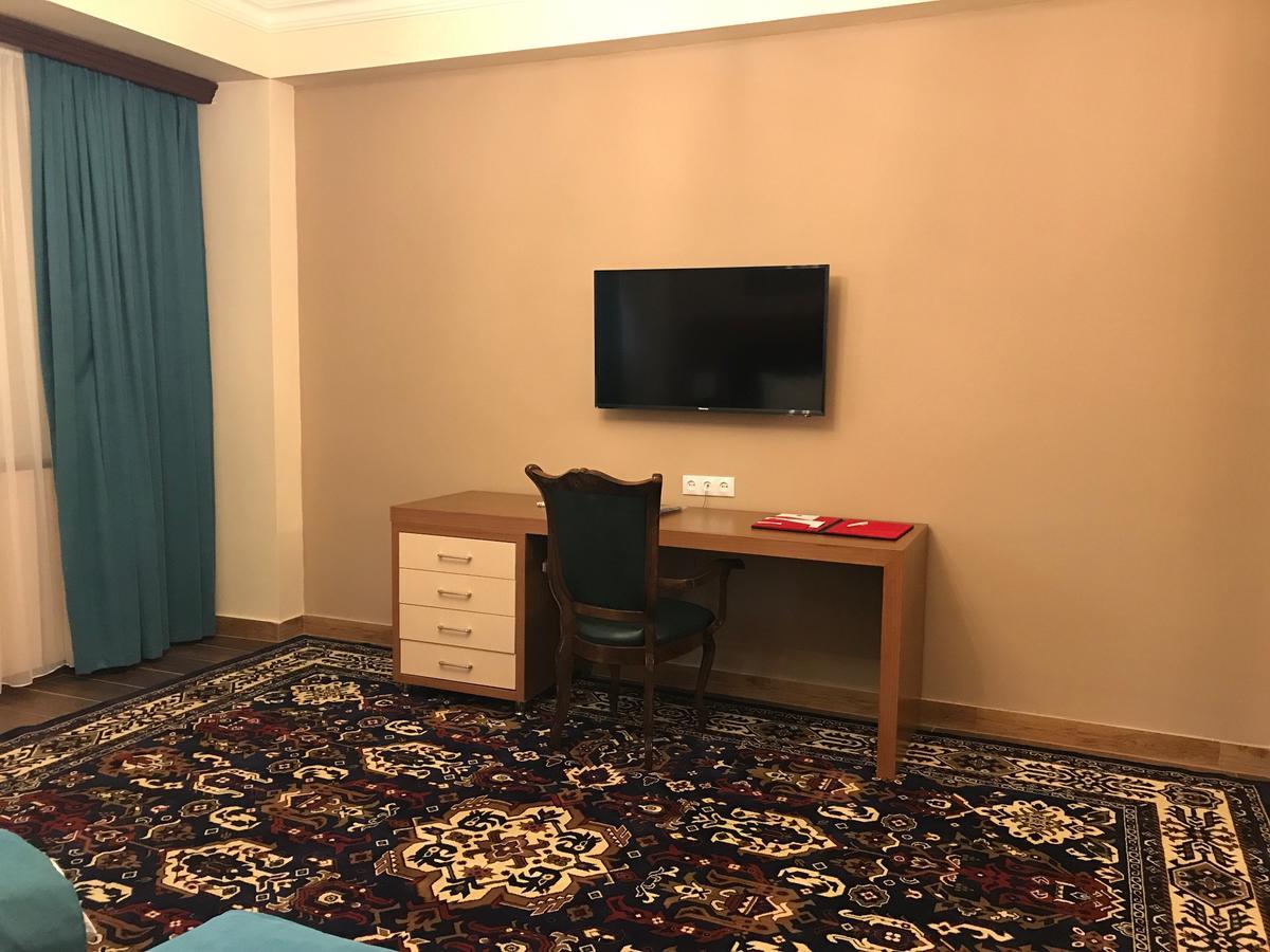 Hotel Plaza Viktoria Gyumri Esterno foto