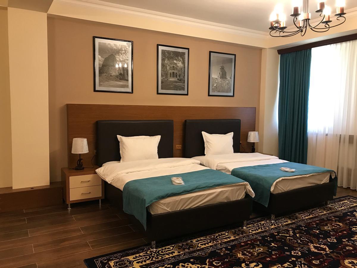 Hotel Plaza Viktoria Gyumri Esterno foto