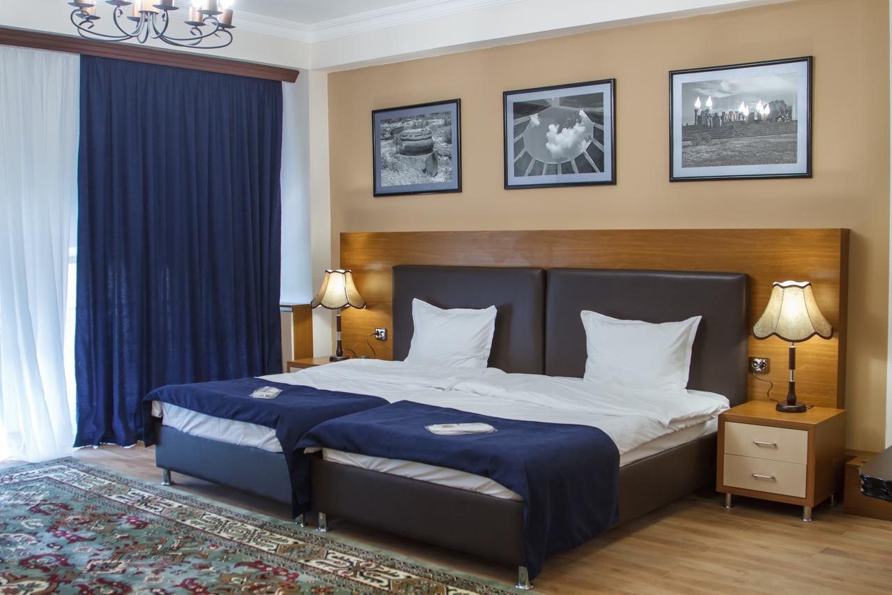 Hotel Plaza Viktoria Gyumri Esterno foto