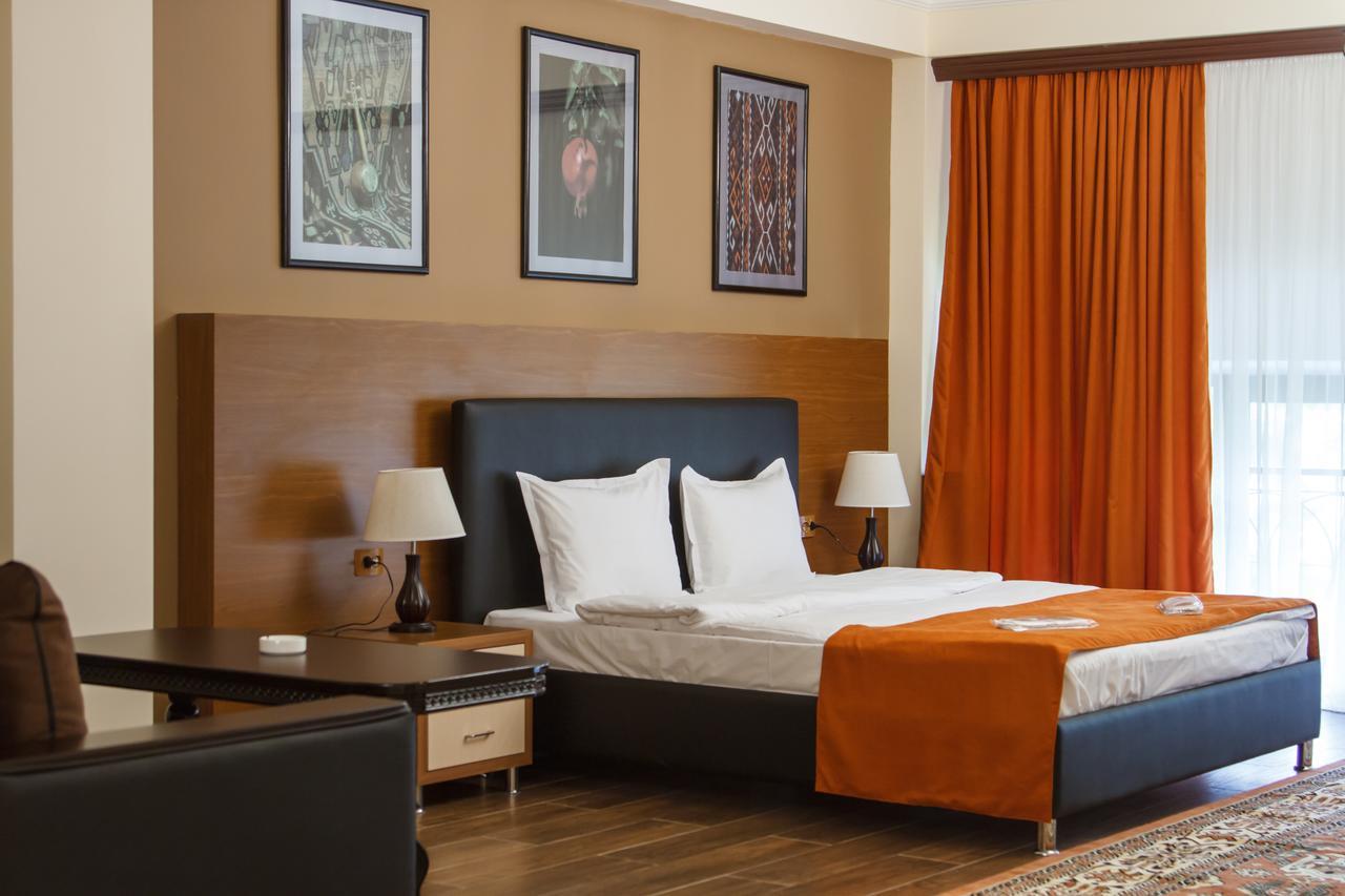 Hotel Plaza Viktoria Gyumri Esterno foto