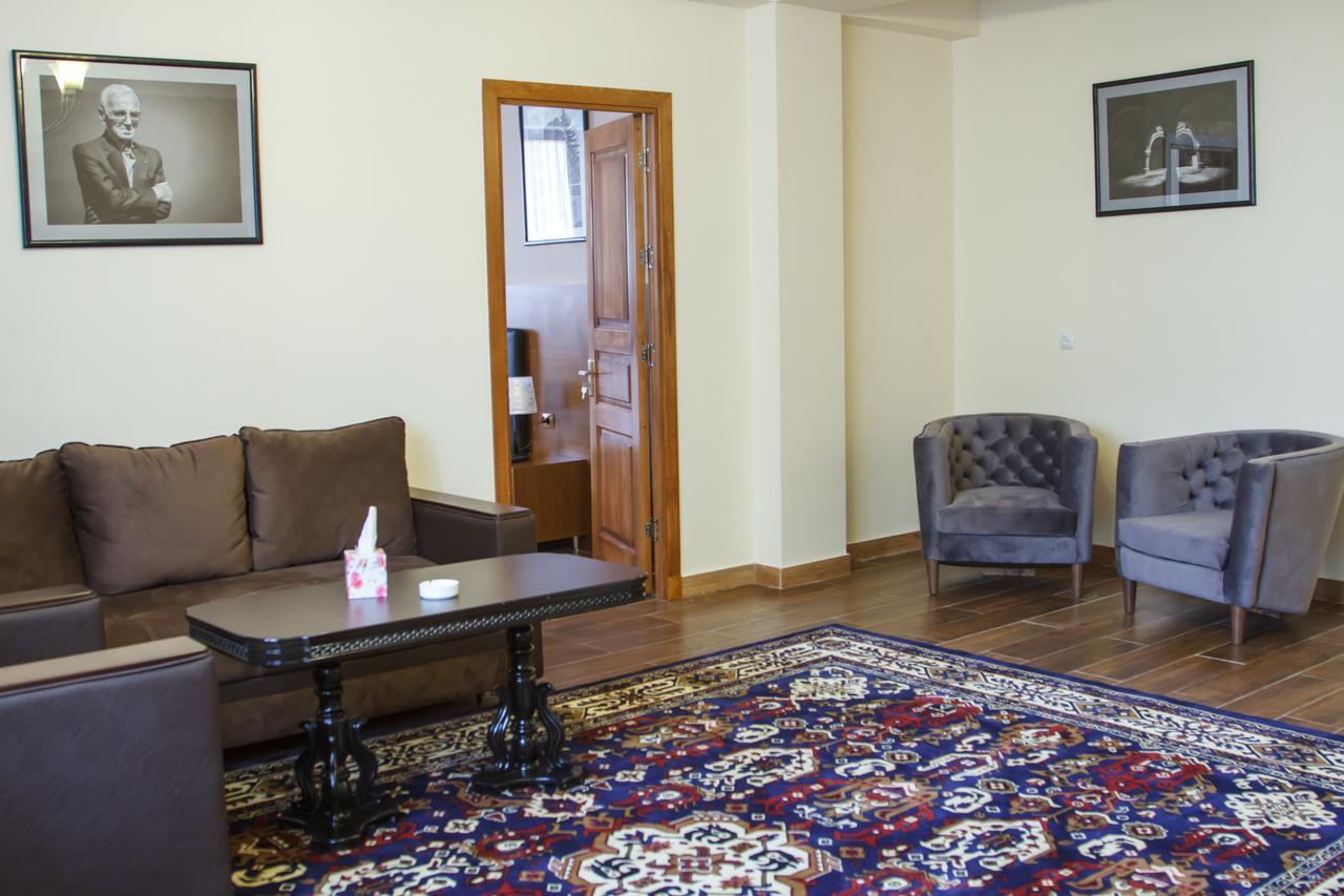 Hotel Plaza Viktoria Gyumri Esterno foto