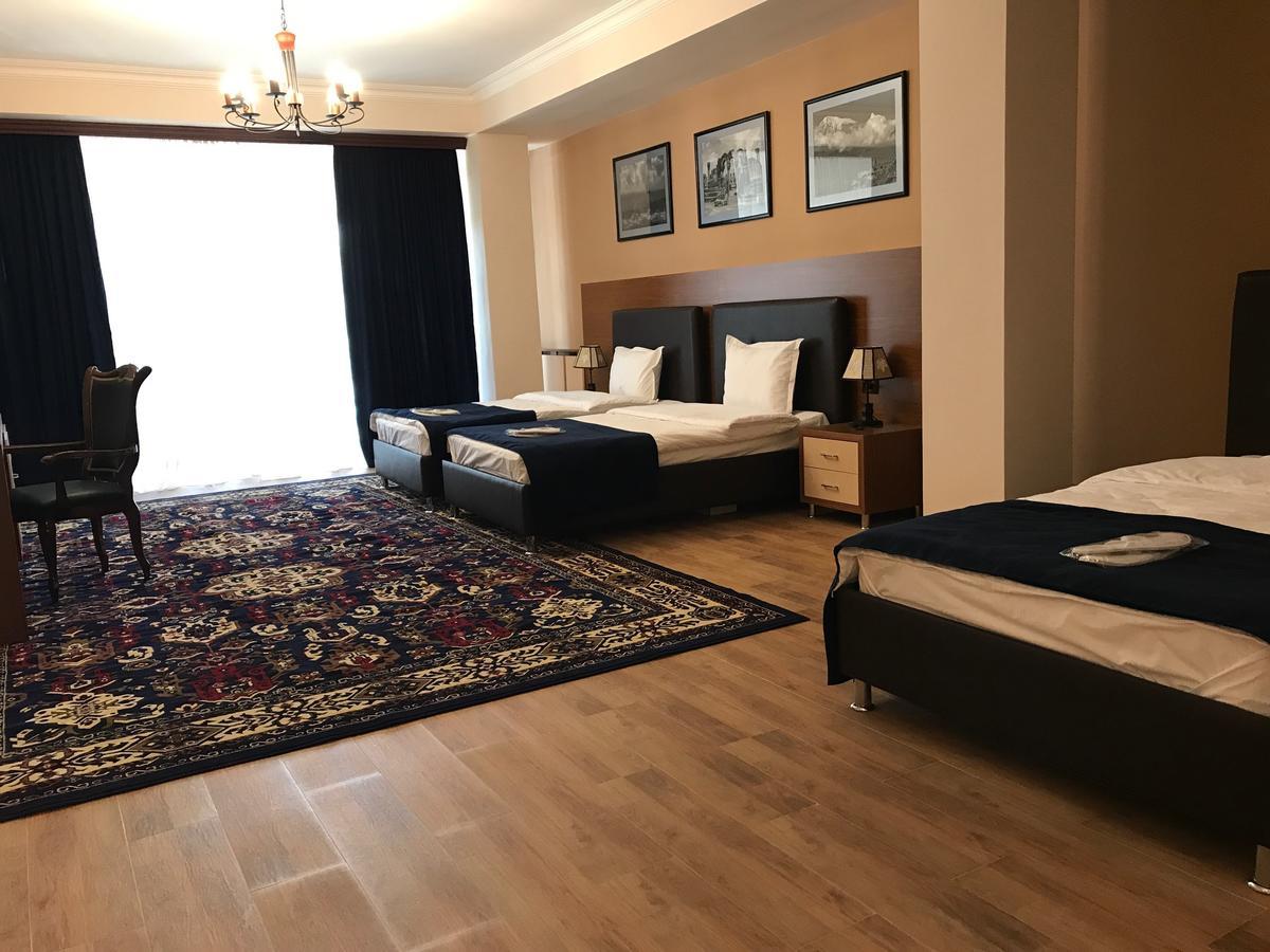 Hotel Plaza Viktoria Gyumri Esterno foto