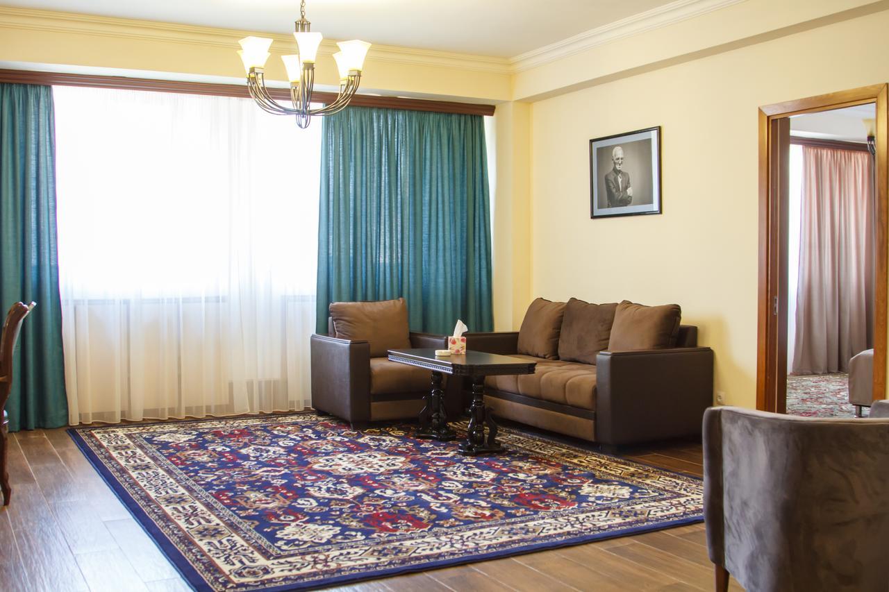 Hotel Plaza Viktoria Gyumri Esterno foto
