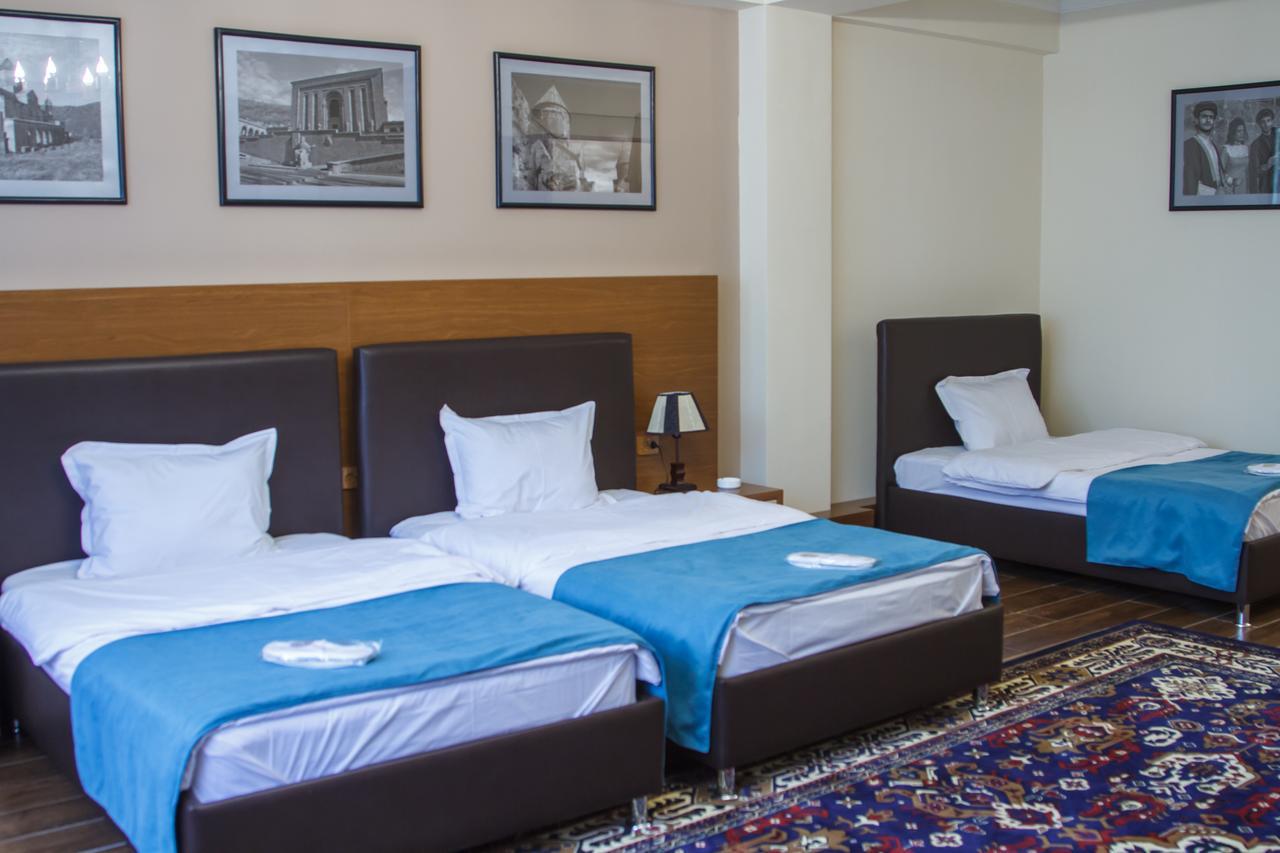 Hotel Plaza Viktoria Gyumri Esterno foto